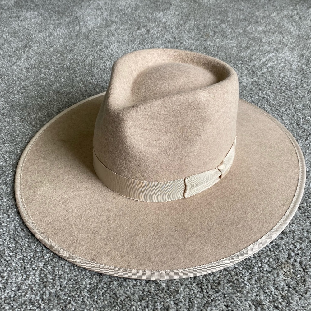 🆕 Olive + Pique Oatmeal colored wide brimmed hat